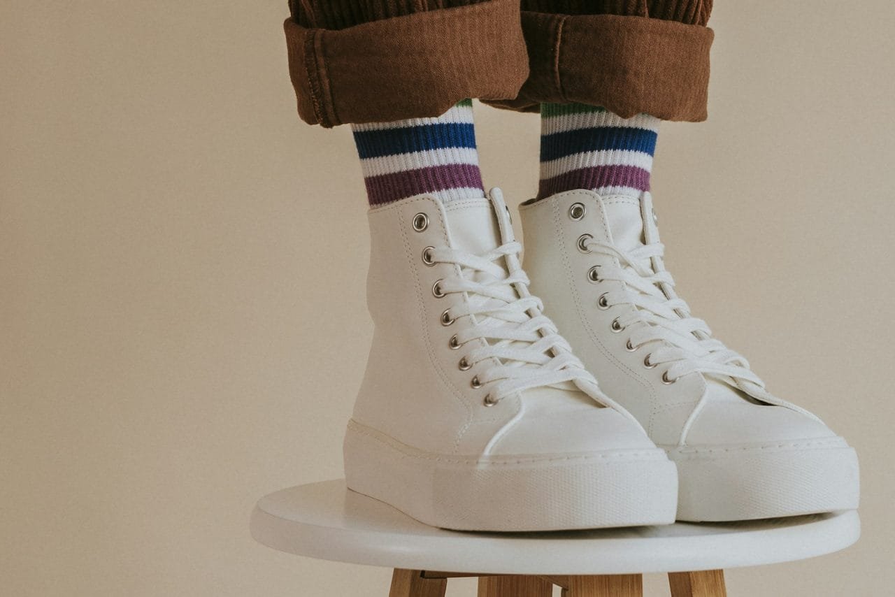 Virtual Assistant 15 Man In White High Top Shoes Standing On Chair